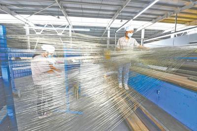 襄陽 把巖石織成布，新材料技術(shù)引領(lǐng)產(chǎn)業(yè)變革